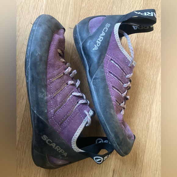 Women’s Scarpa climbing shoes size 5.5 - Picture 2 of 5